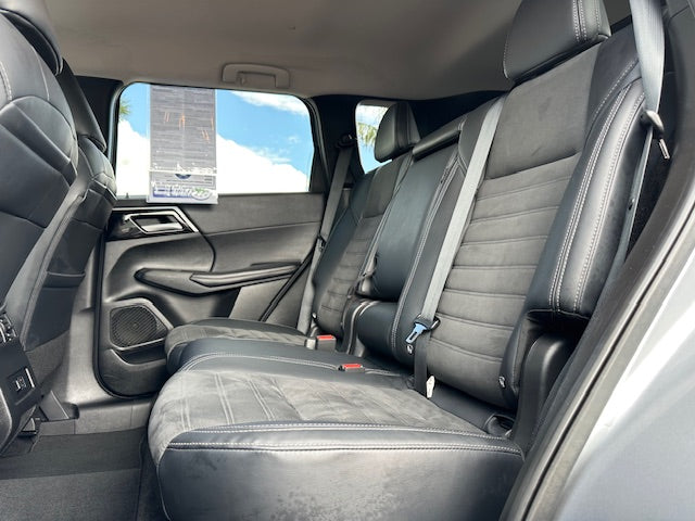 Mitsubishi Outlander 2023